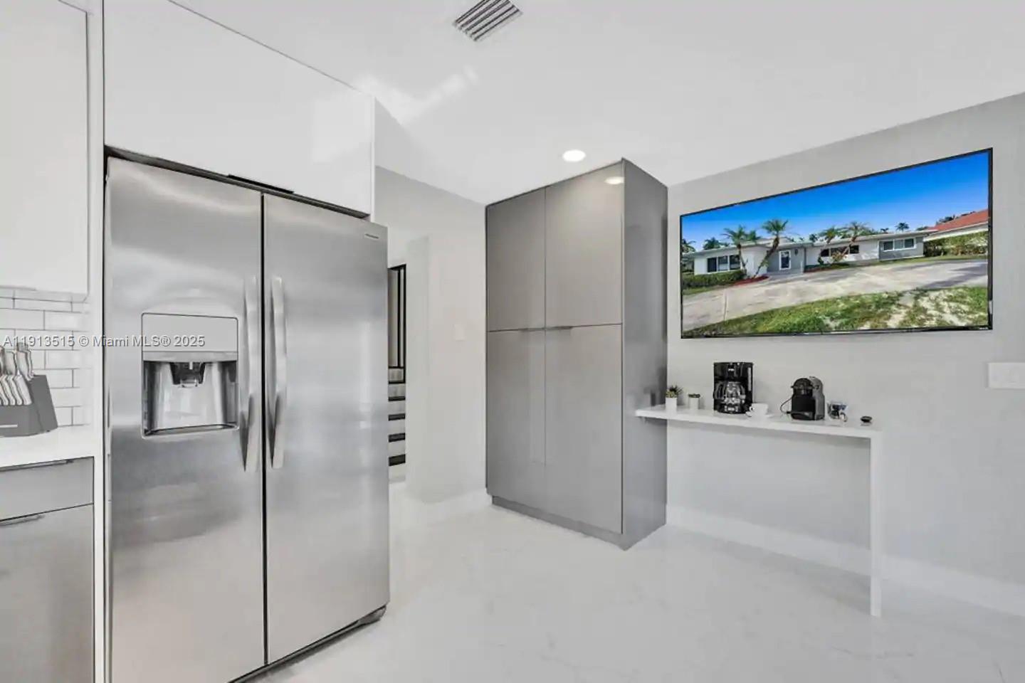 1241 Hollywood Blvd Hollywood, FL 33019