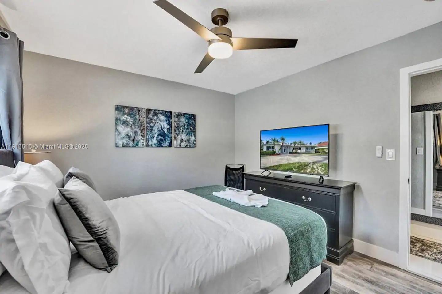 1241 Hollywood Blvd Hollywood, FL 33019