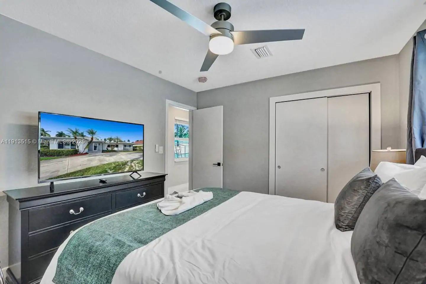 1241 Hollywood Blvd Hollywood, FL 33019