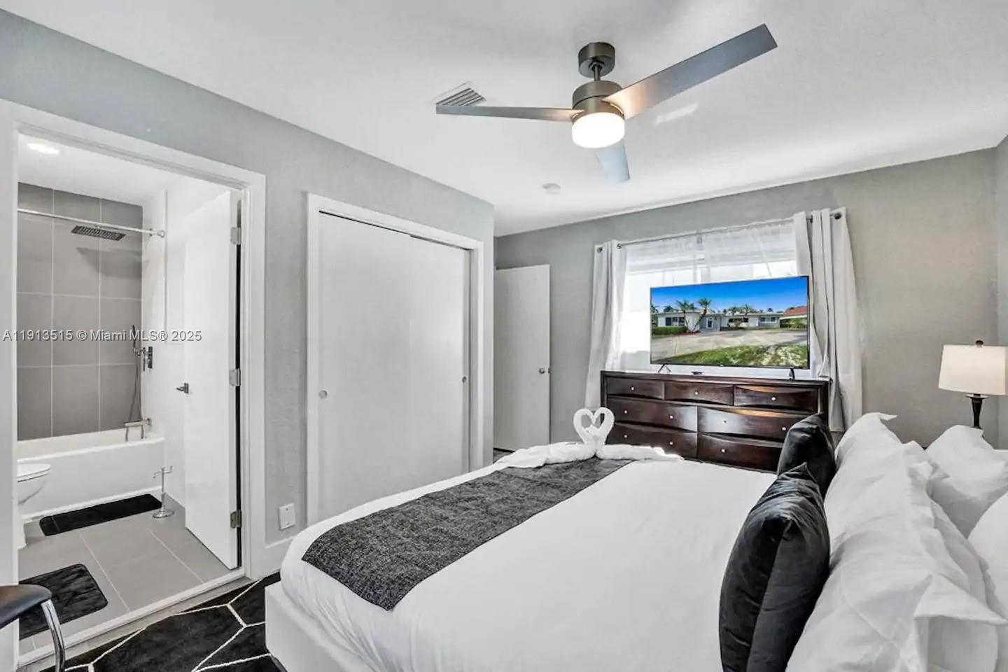 1241 Hollywood Blvd Hollywood, FL 33019