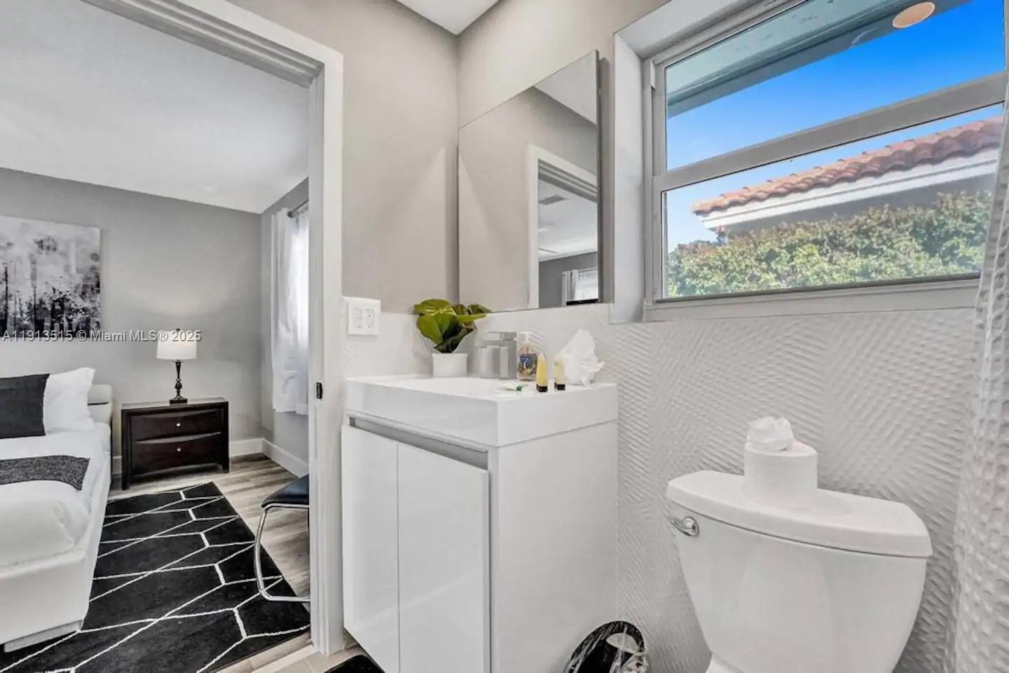 1241 Hollywood Blvd Hollywood, FL 33019