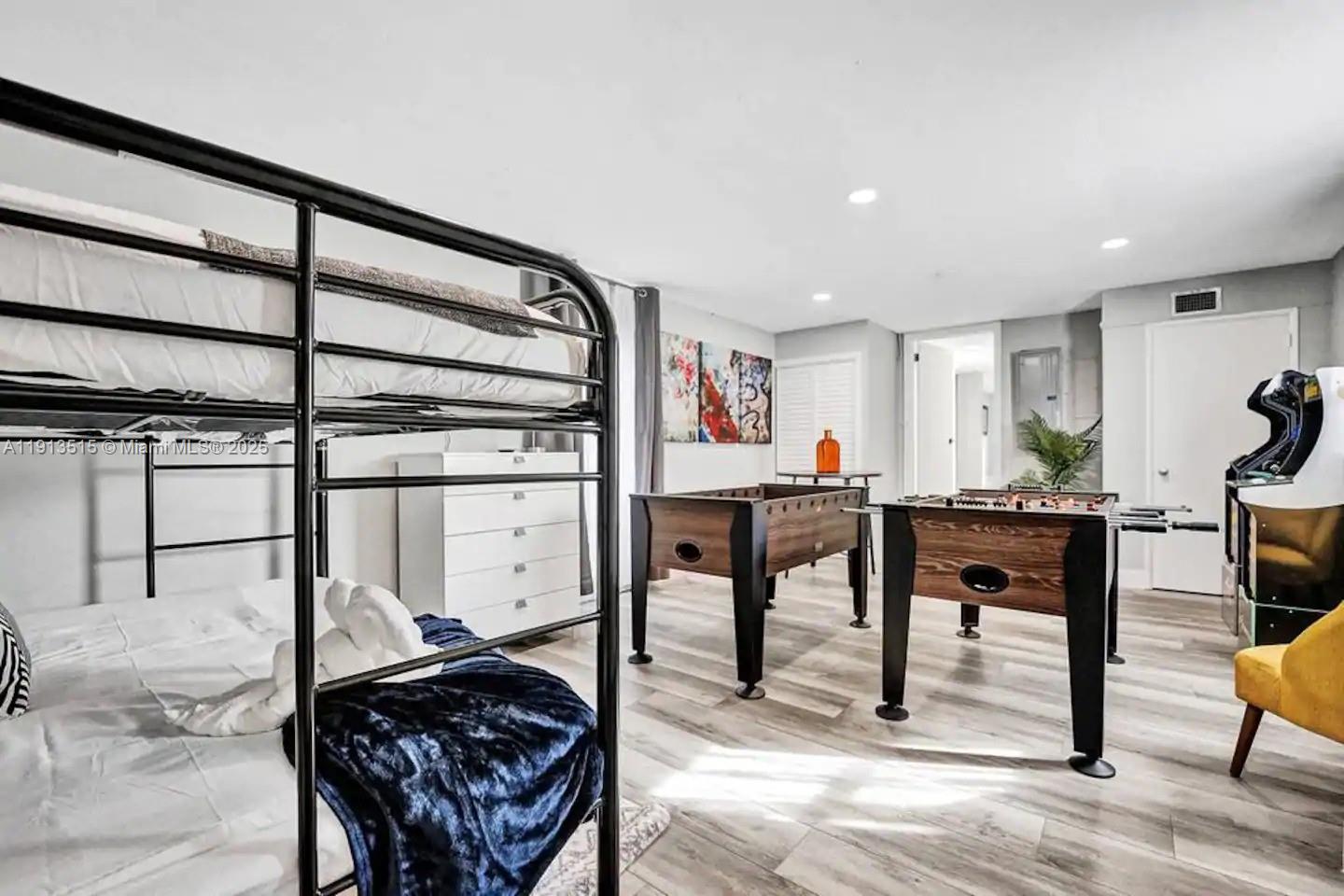 1241 Hollywood Blvd Hollywood, FL 33019