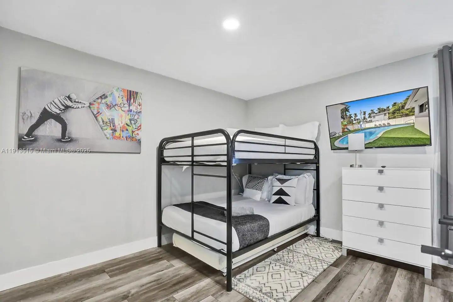 1241 Hollywood Blvd Hollywood, FL 33019