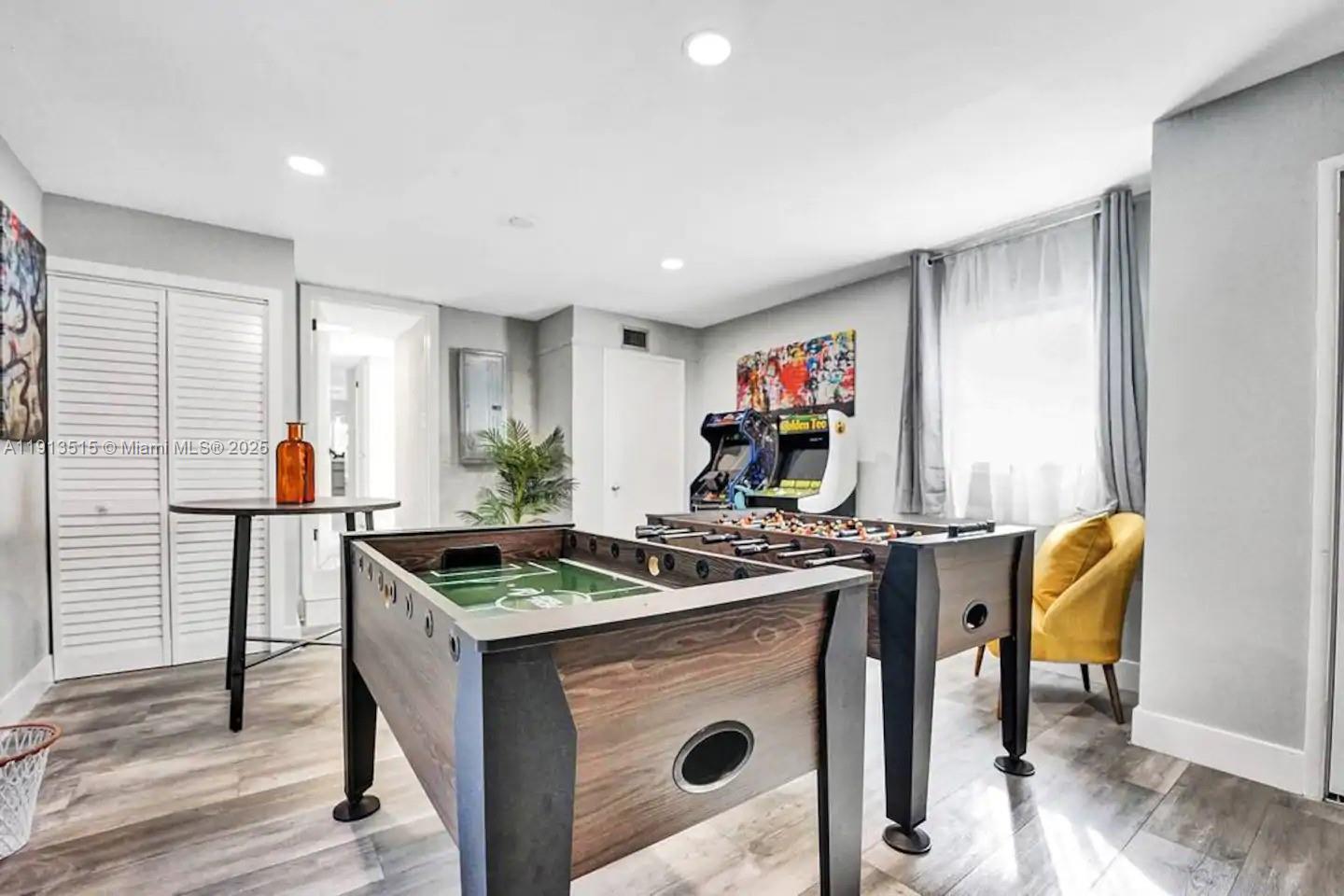 1241 Hollywood Blvd Hollywood, FL 33019