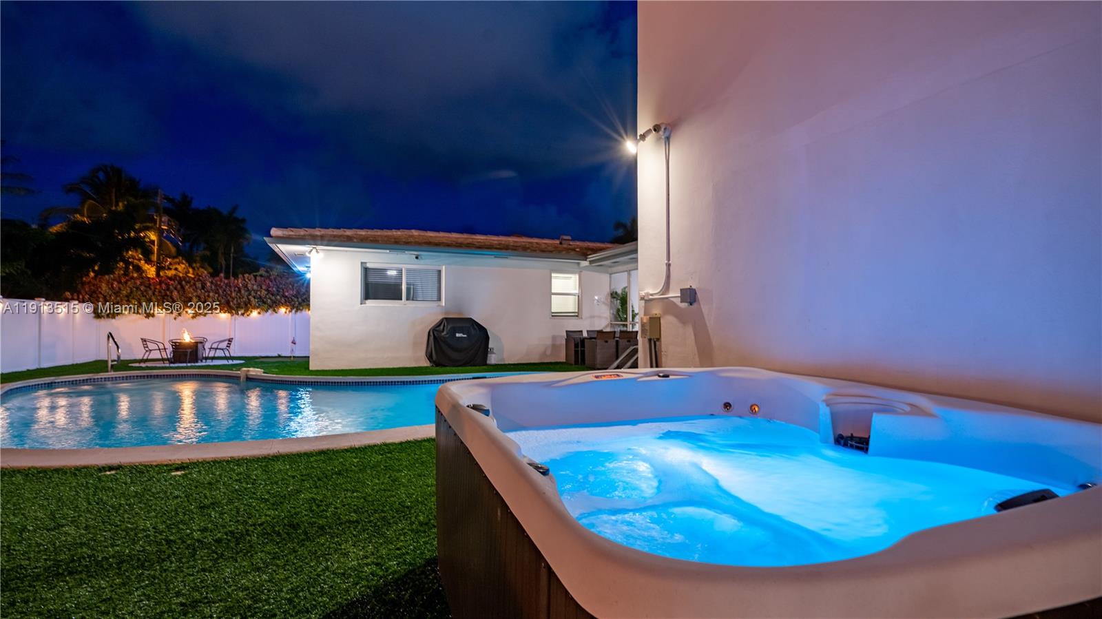 1241 Hollywood Blvd Hollywood, FL 33019