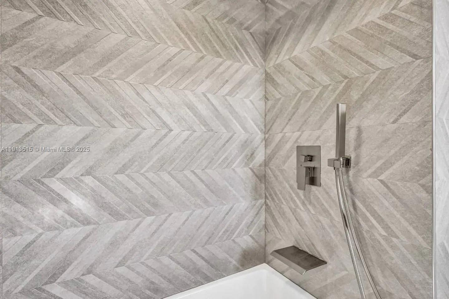 1241 Hollywood Blvd Hollywood, FL 33019