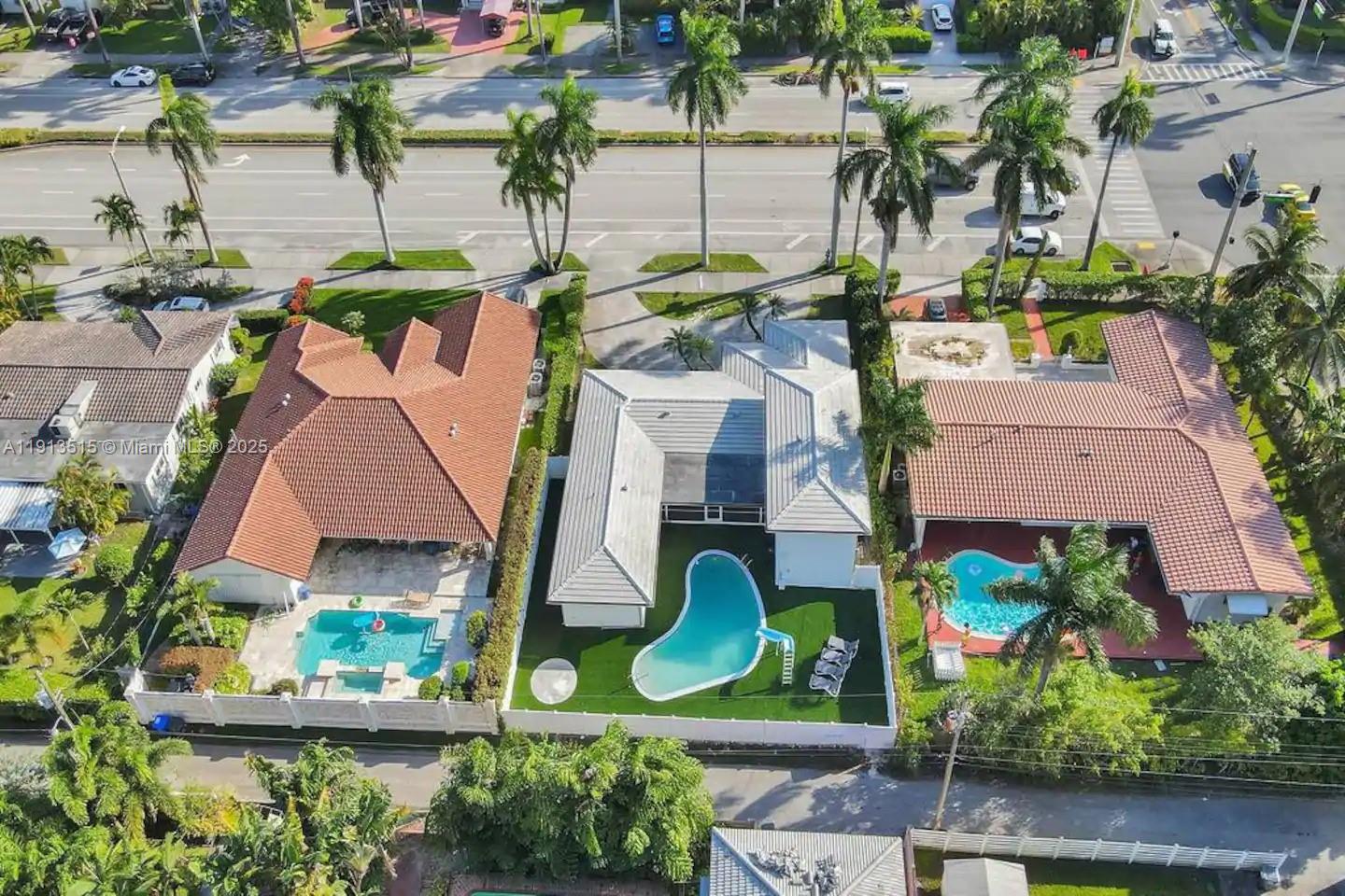 1241 Hollywood Blvd Hollywood, FL 33019