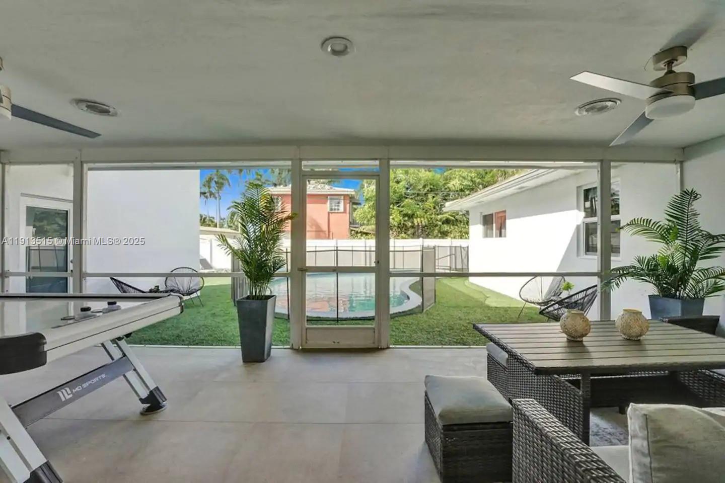 1241 Hollywood Blvd Hollywood, FL 33019