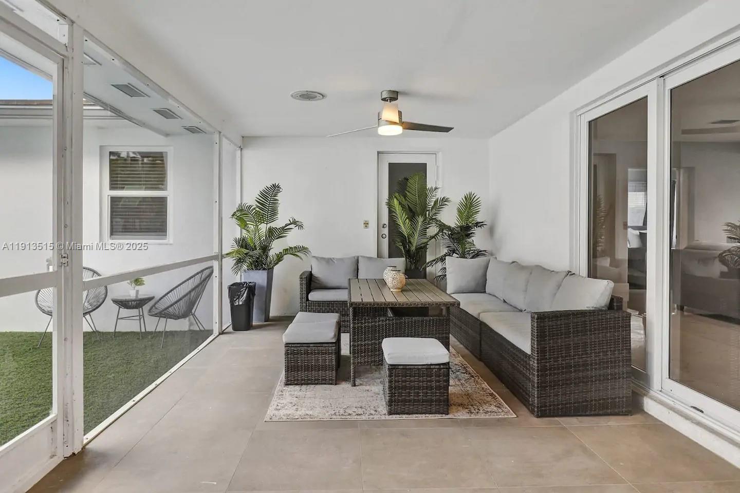 1241 Hollywood Blvd Hollywood, FL 33019