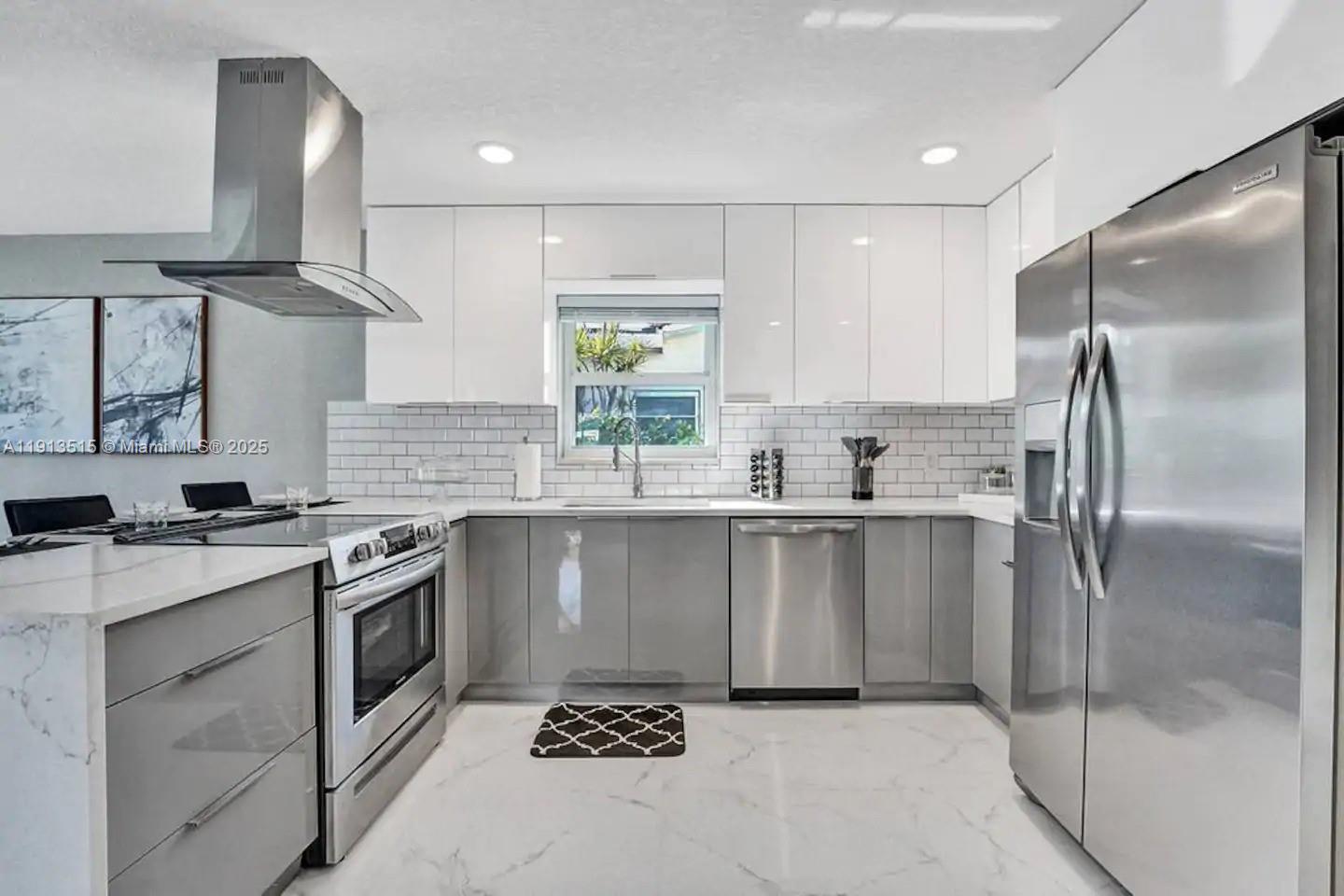 1241 Hollywood Blvd Hollywood, FL 33019