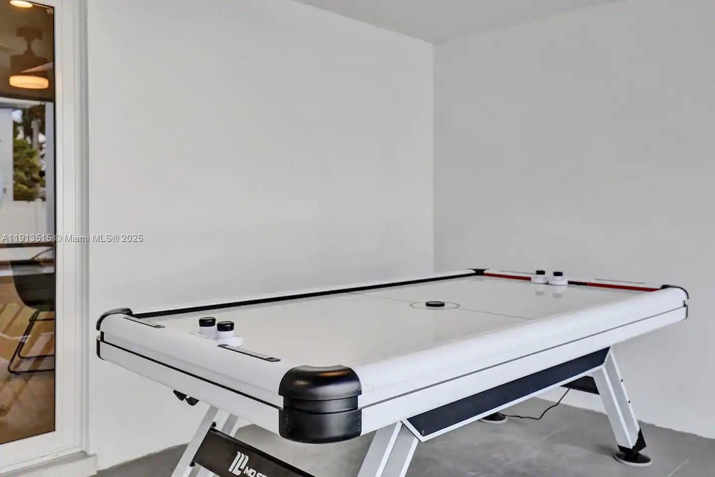 1241 Hollywood Blvd Hollywood, FL 33019