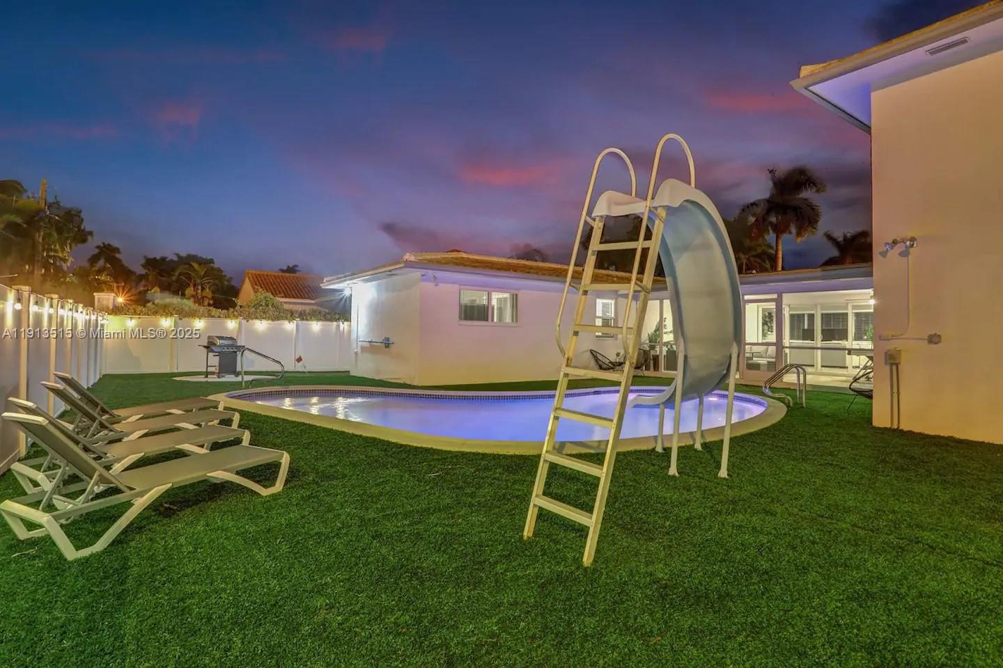 1241 Hollywood Blvd Hollywood, FL 33019