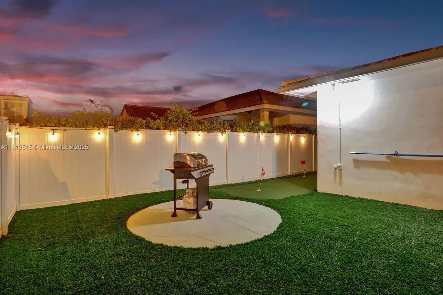 1241 Hollywood Blvd Hollywood, FL 33019