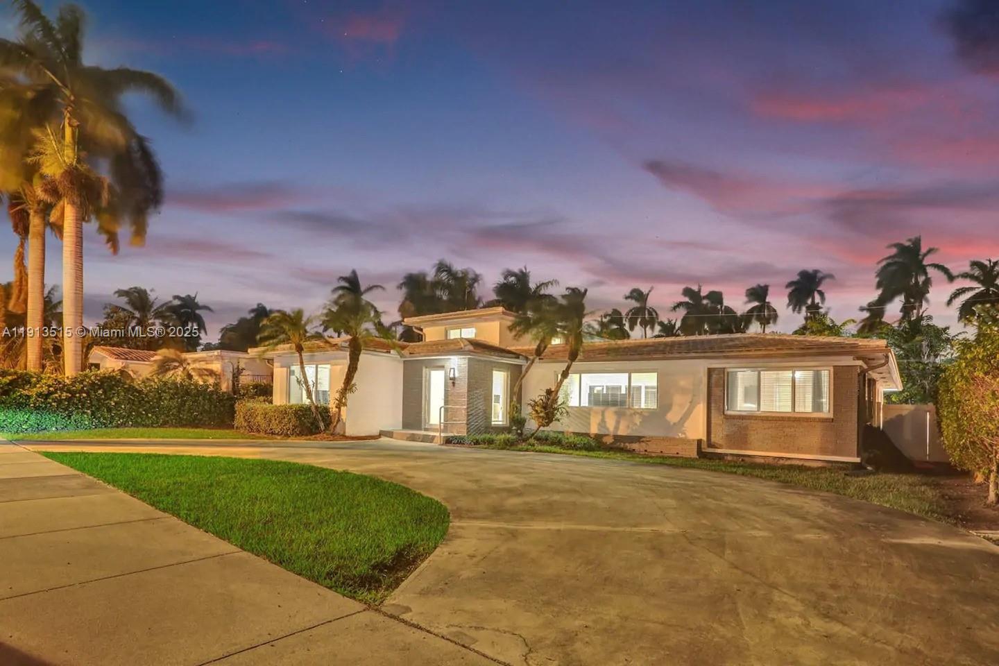 1241 Hollywood Blvd Hollywood, FL 33019