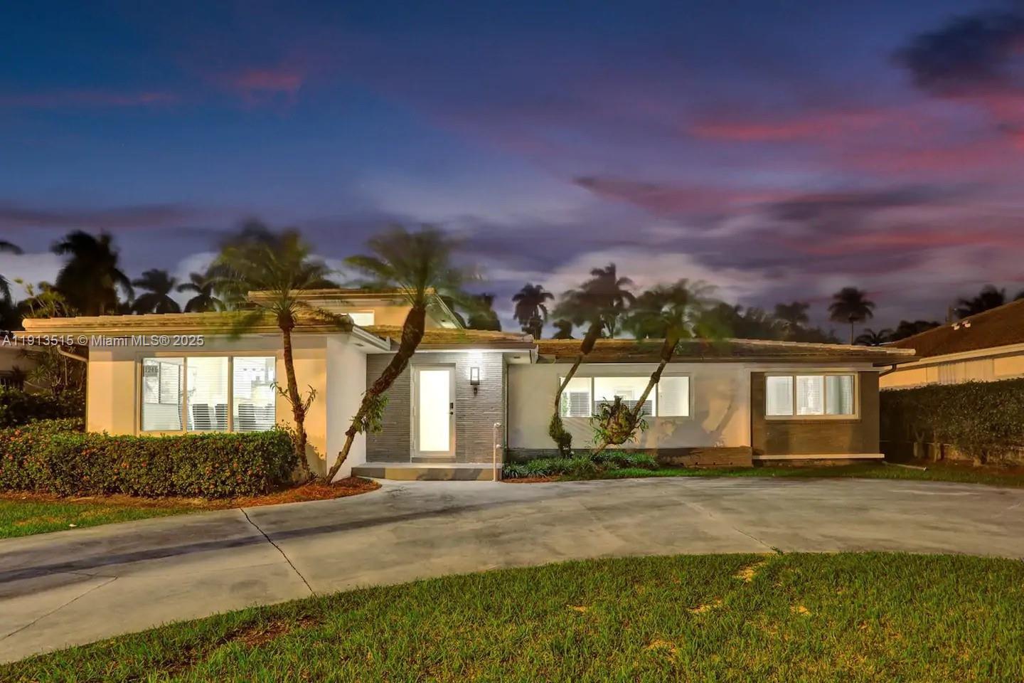 1241 Hollywood Blvd Hollywood, FL 33019