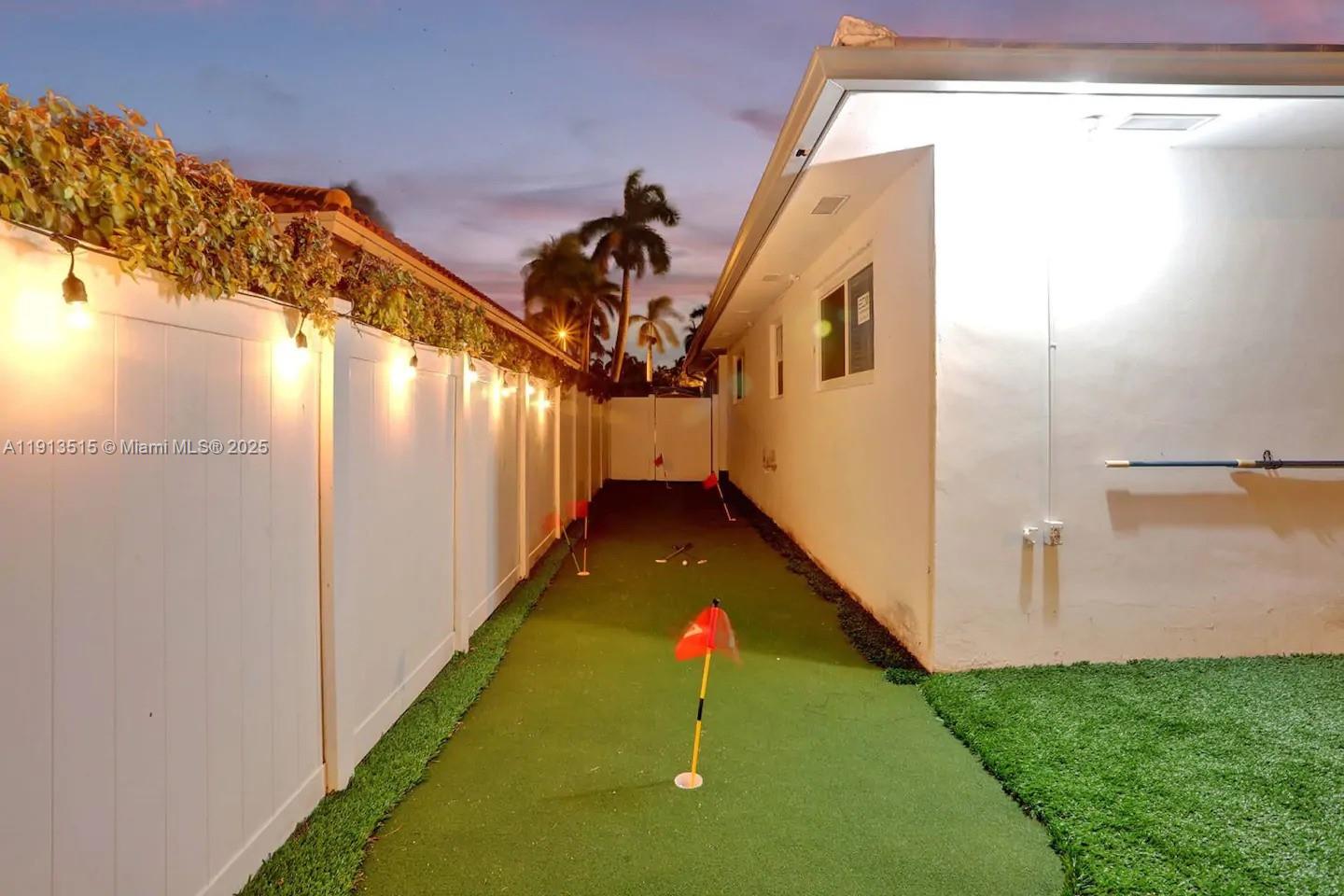 1241 Hollywood Blvd Hollywood, FL 33019