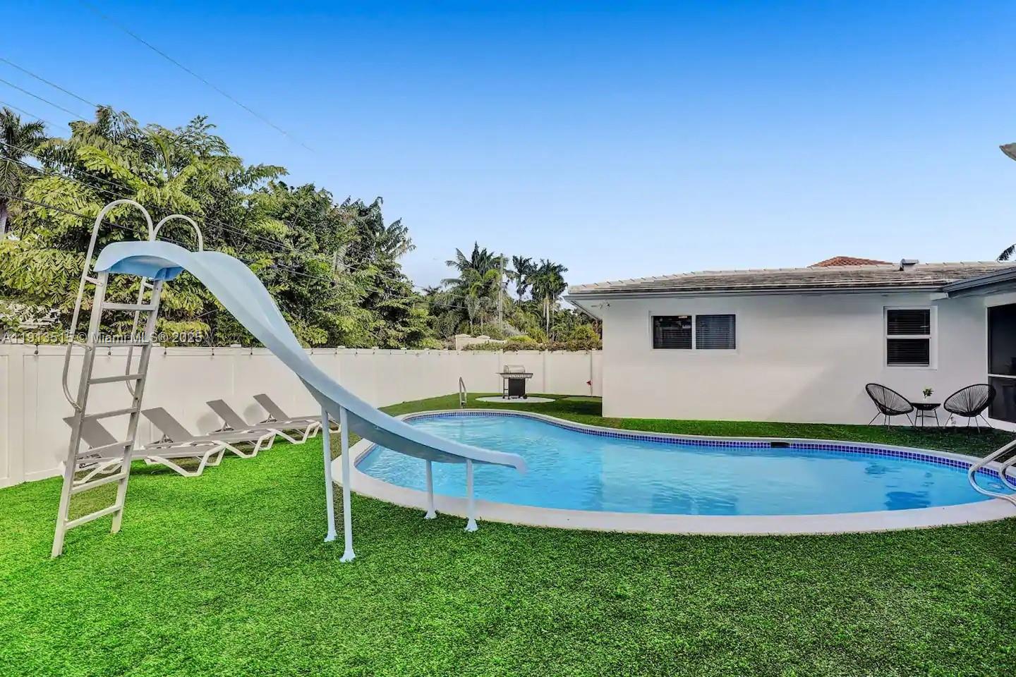 1241 Hollywood Blvd Hollywood, FL 33019