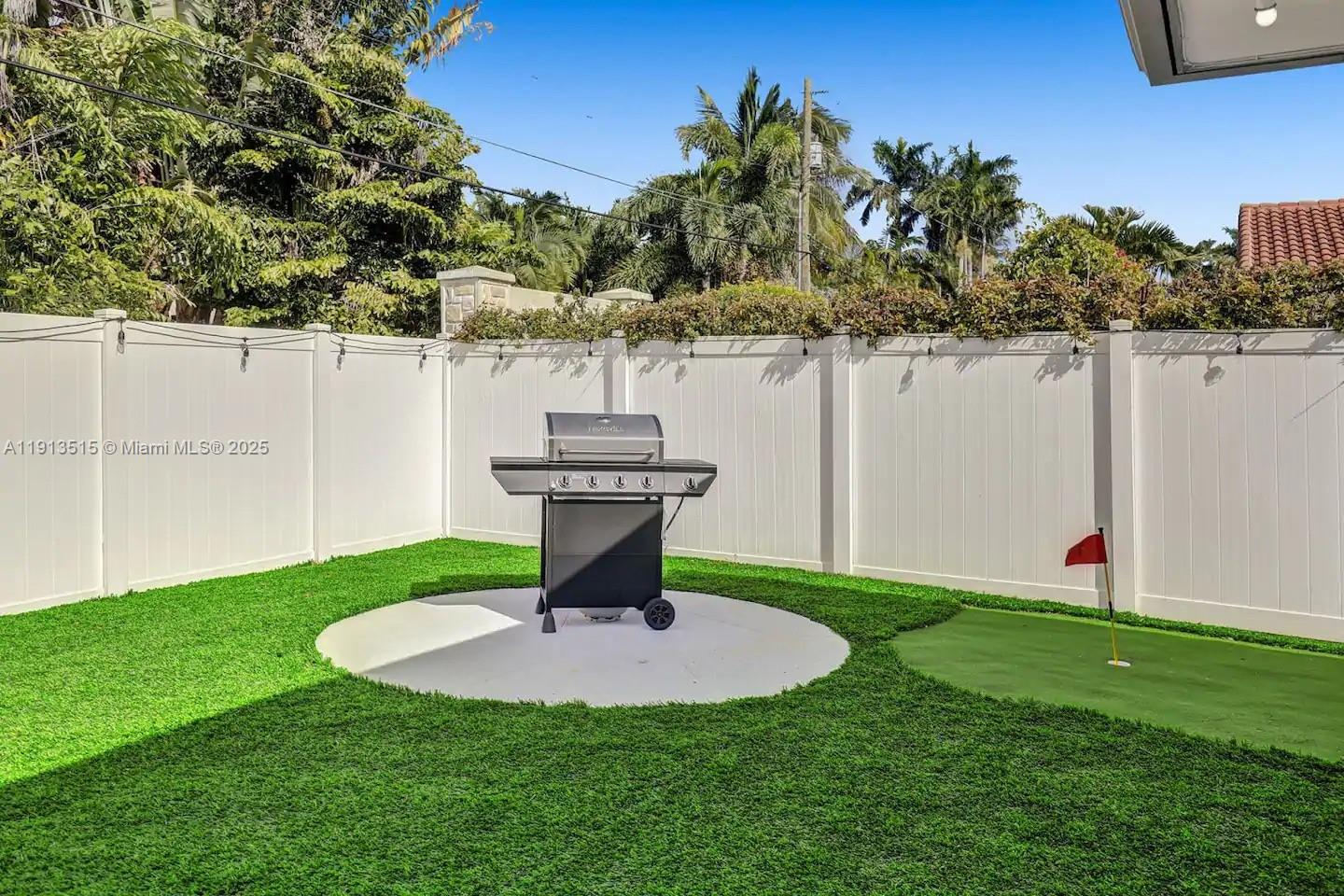 1241 Hollywood Blvd Hollywood, FL 33019