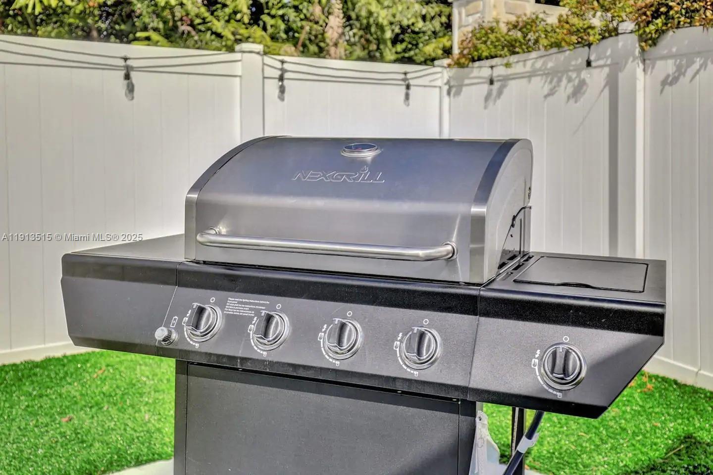 1241 Hollywood Blvd Hollywood, FL 33019