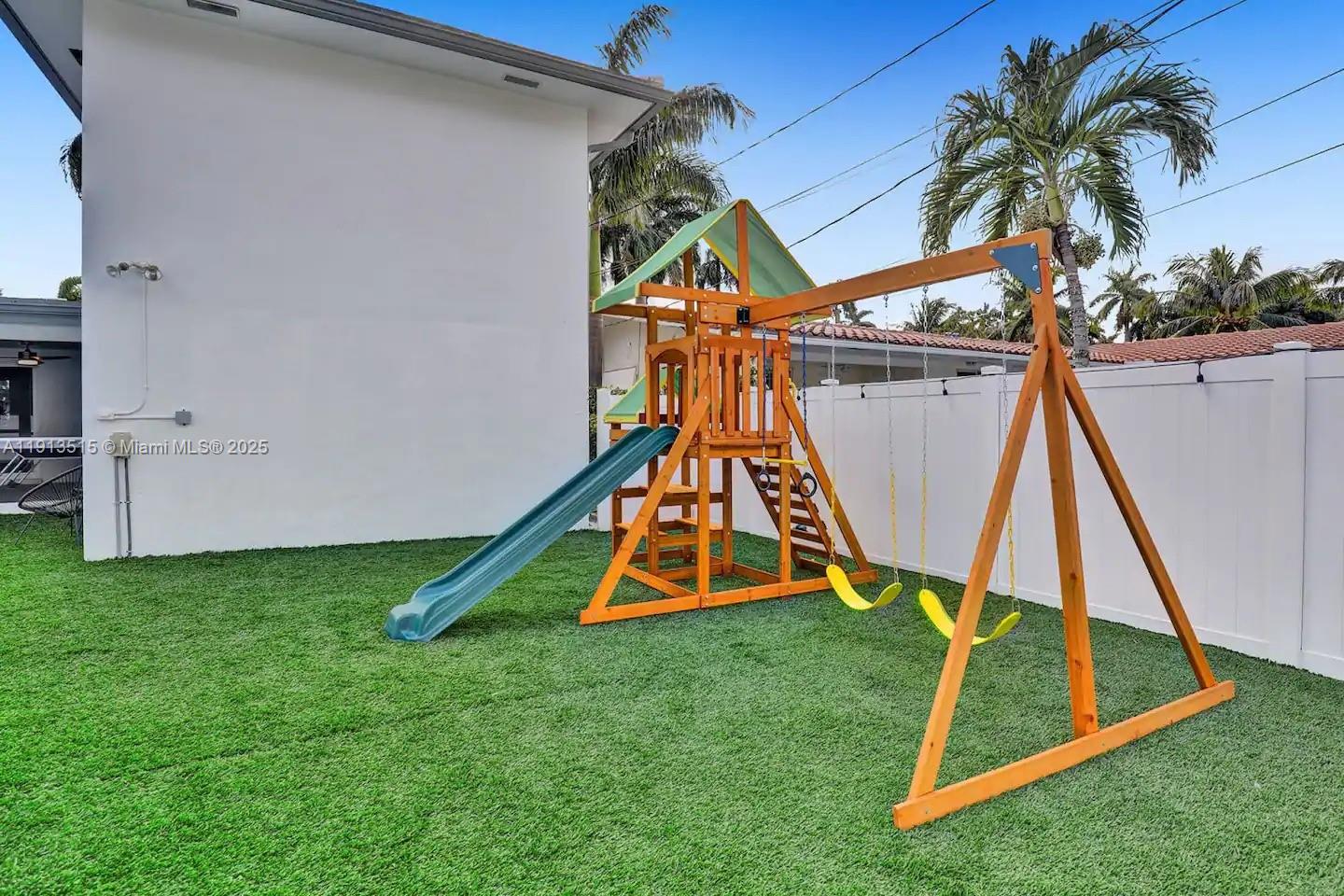 1241 Hollywood Blvd Hollywood, FL 33019