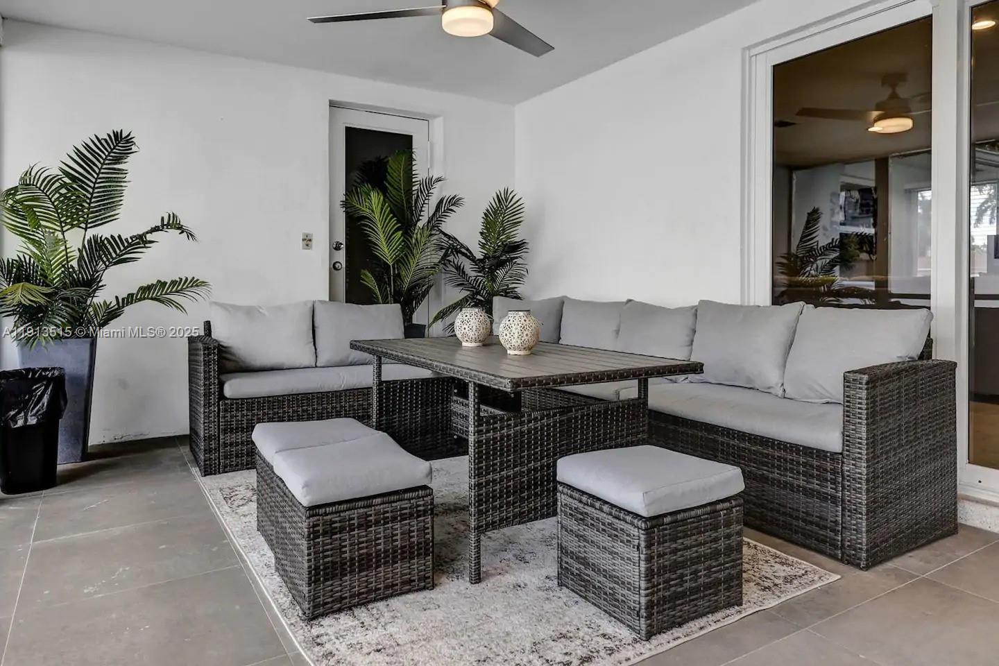 1241 Hollywood Blvd Hollywood, FL 33019