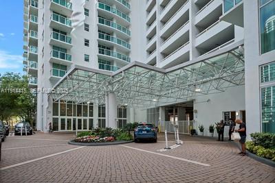 image Brickell on the River North17