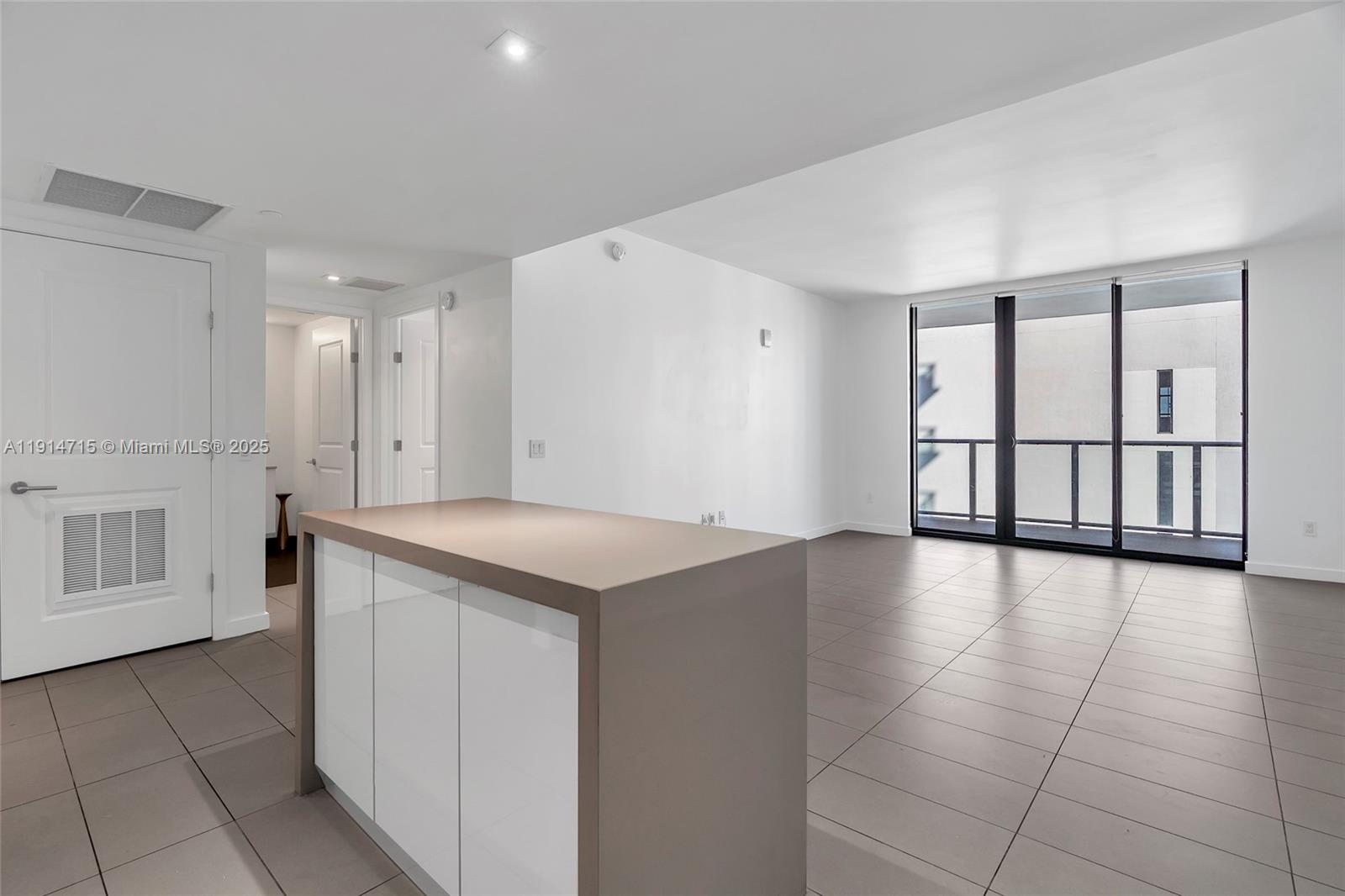 image Canvas Condo16