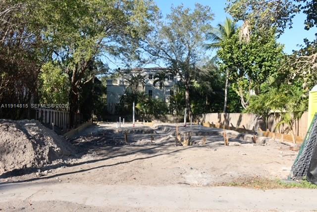 207 NE 17th Ave Fort Lauderdale, FL 33301