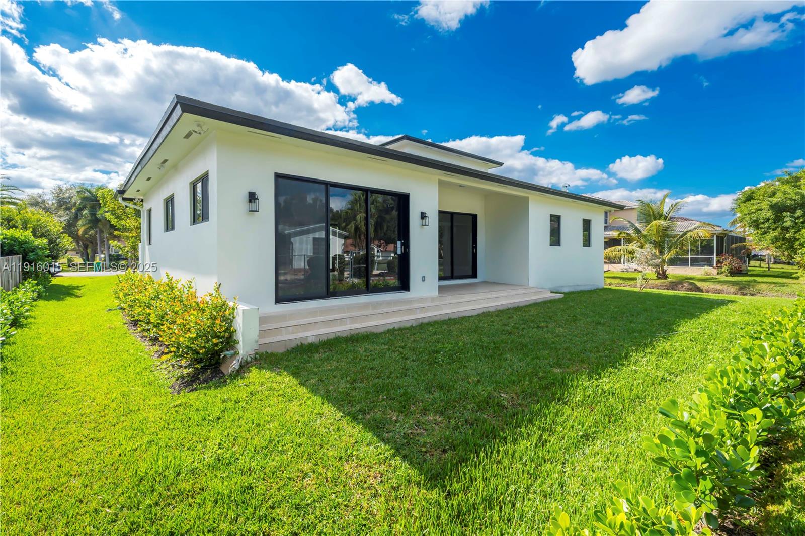 12061 NW 26th St Plantation, FL 33323