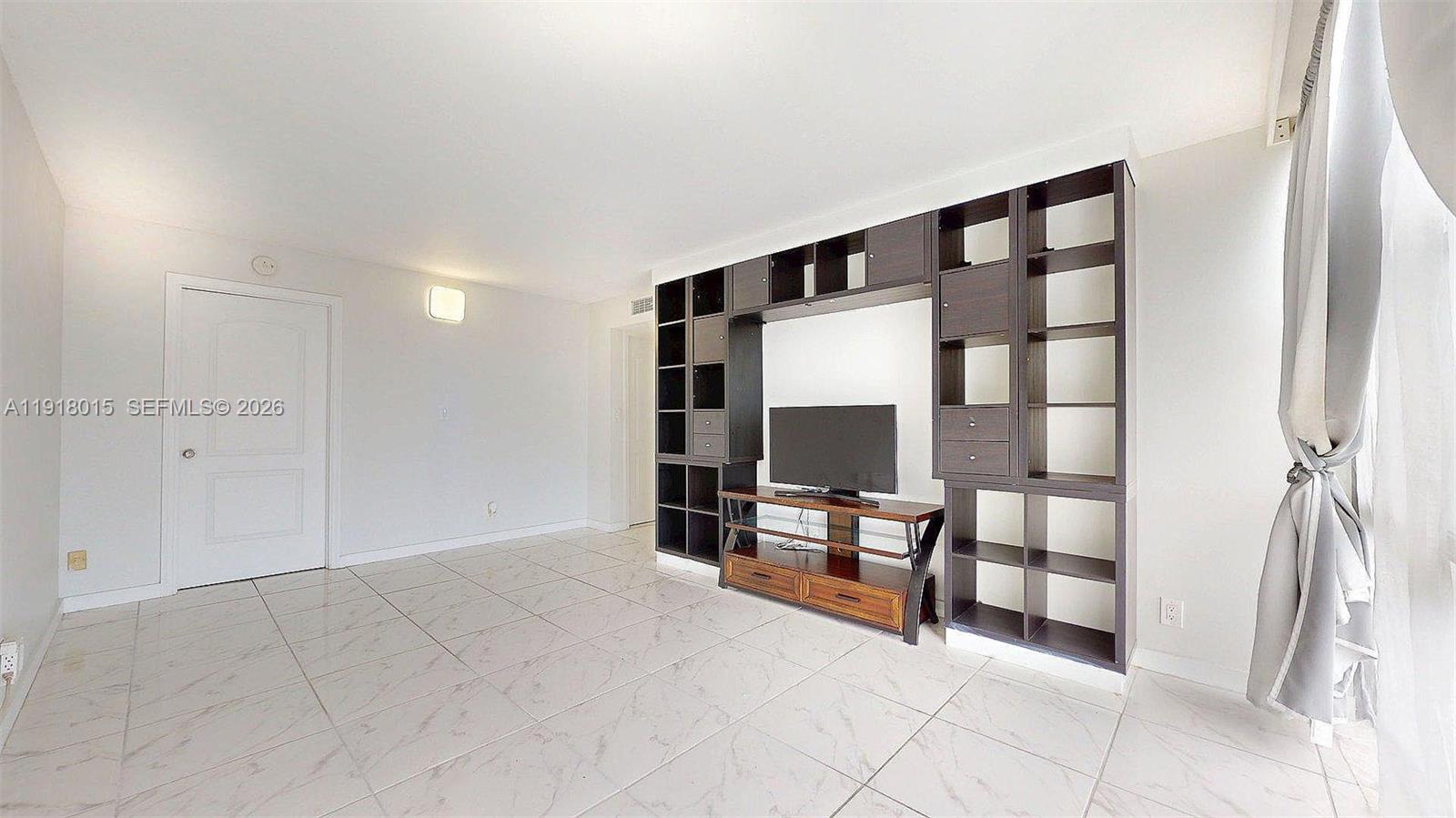 1000 Parkview Dr #431 Hallandale Beach, FL 33009