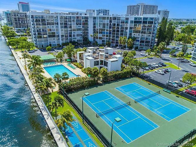 1000 Parkview Dr #431 Hallandale Beach, FL 33009