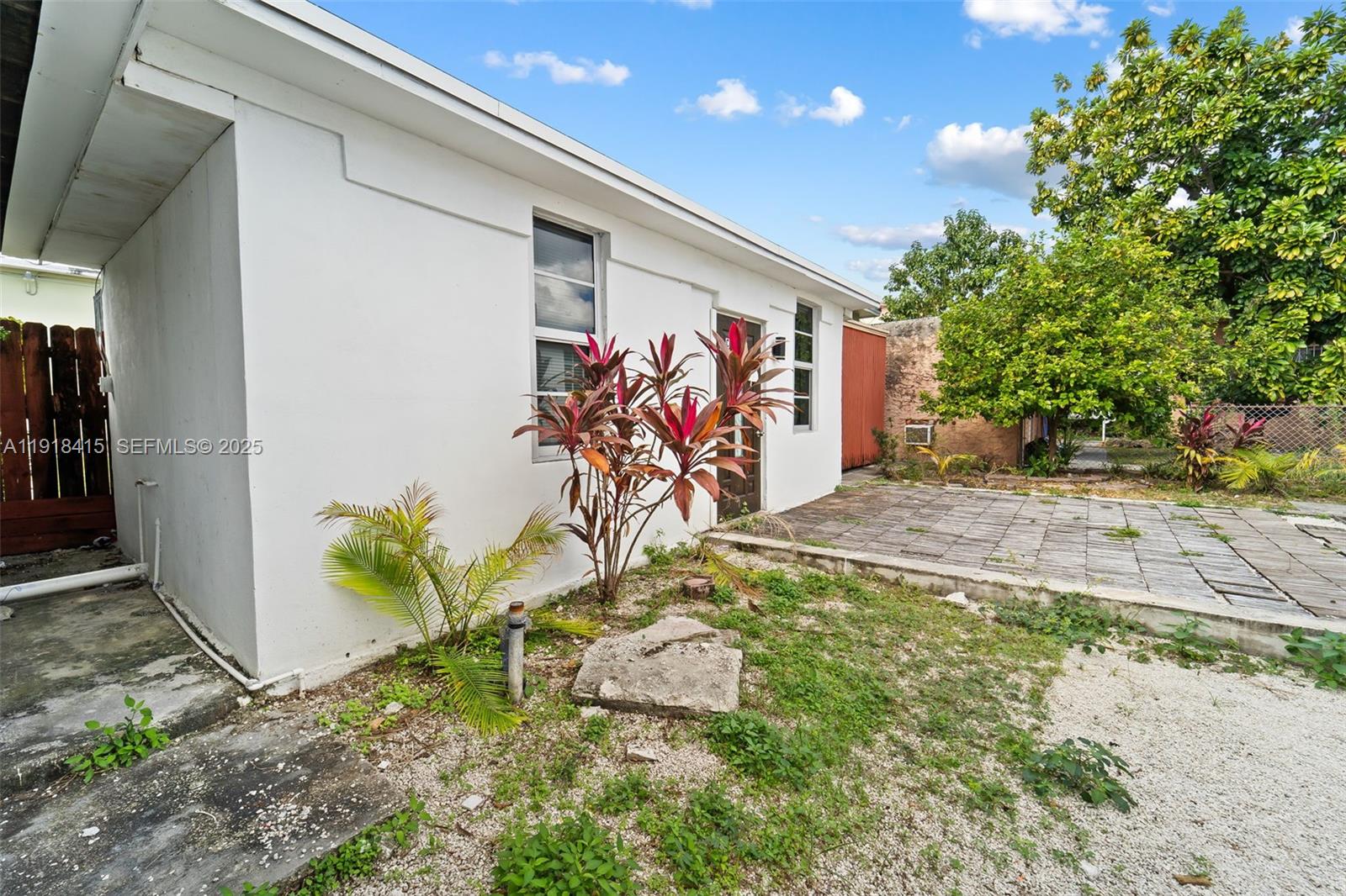 634 SW 10th Ave Miami, FL 33130