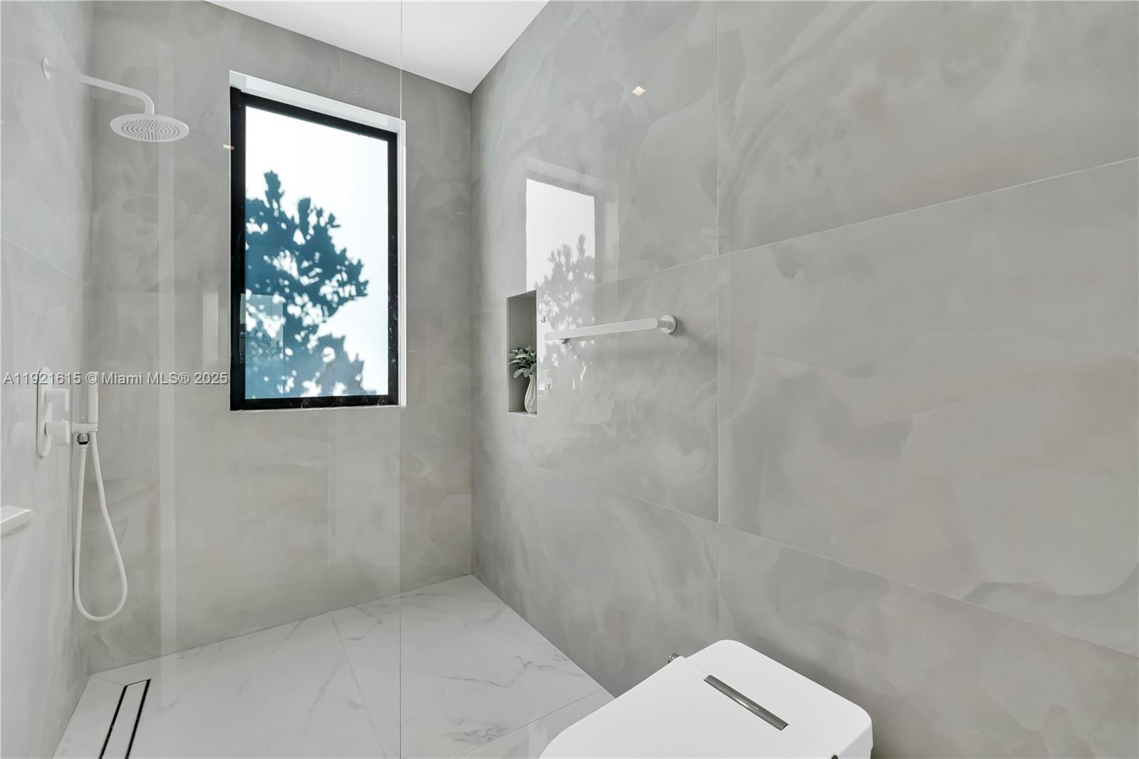 34 SW 26th Rd Miami, FL 33129