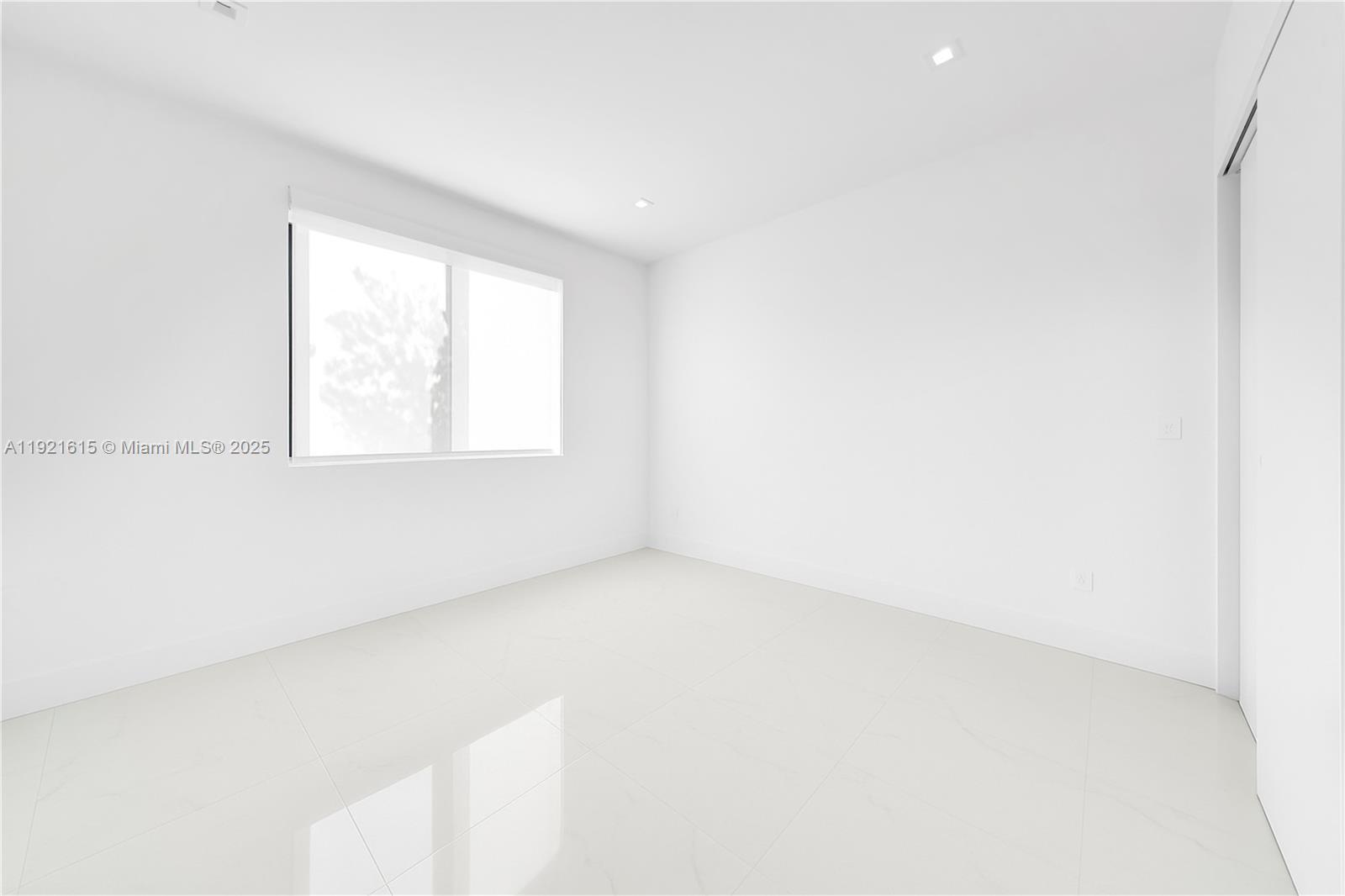 34 SW 26th Rd Miami, FL 33129