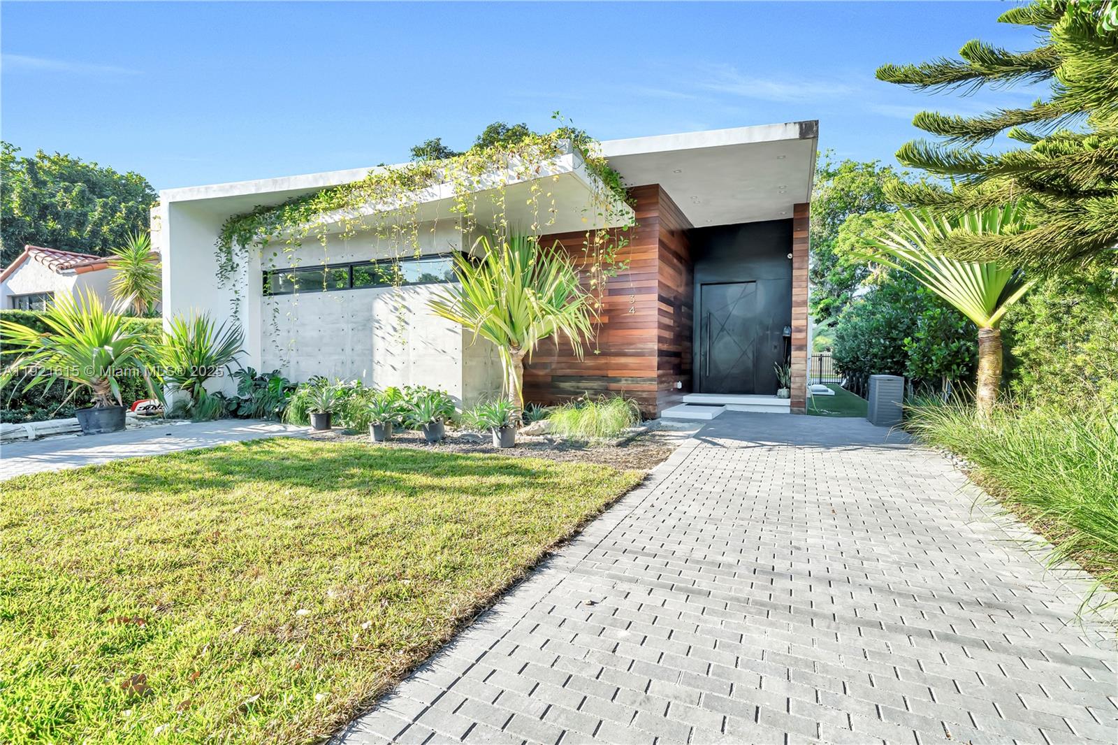 34 SW 26th Rd Miami, FL 33129