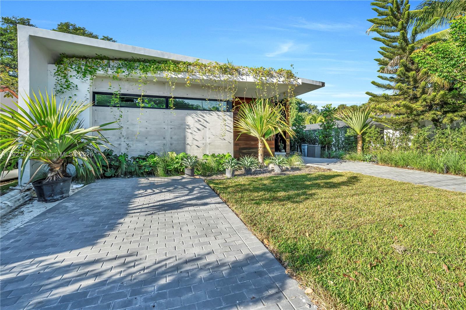 34 SW 26th Rd Miami, FL 33129