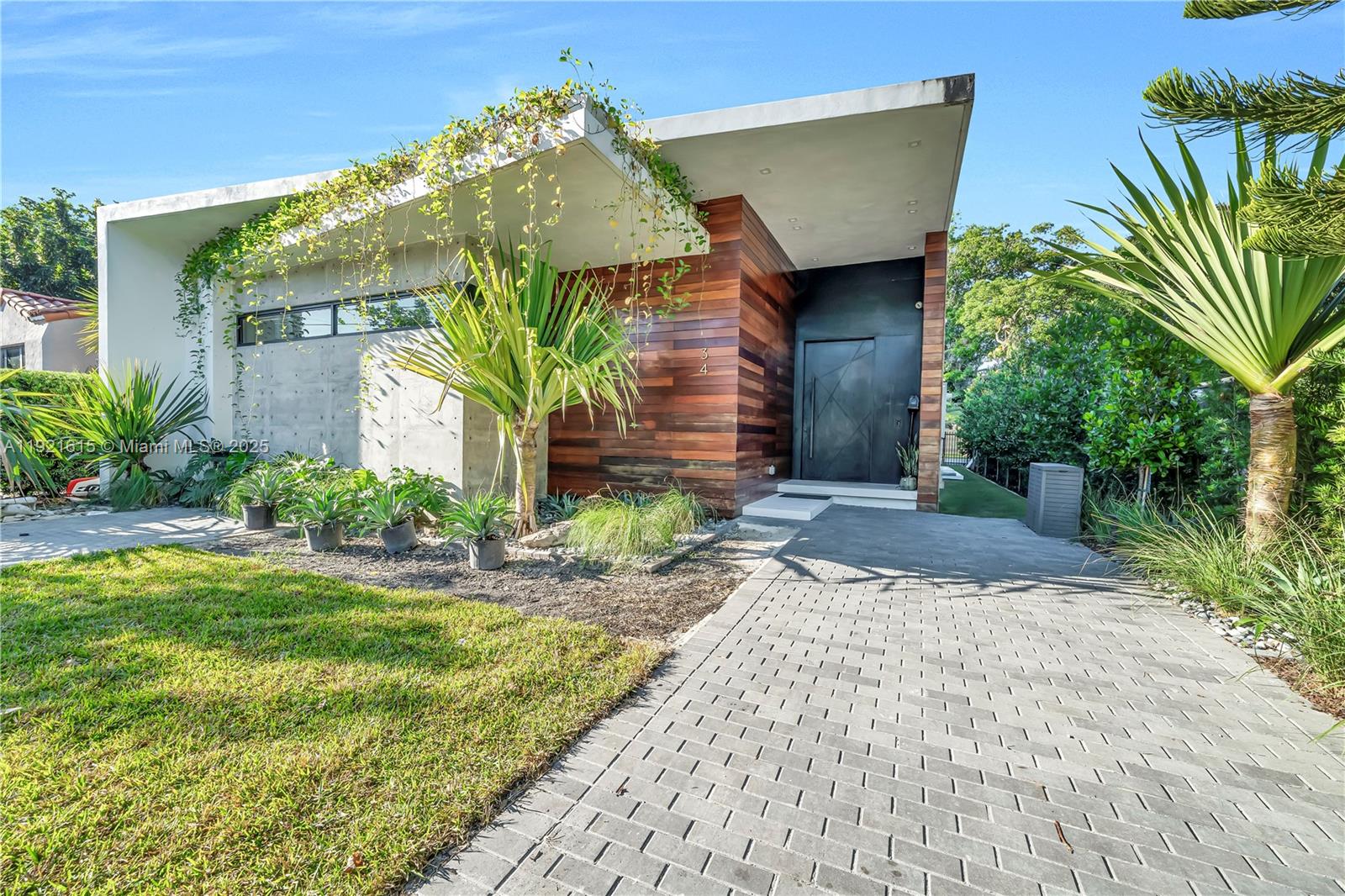 34 SW 26th Rd Miami, FL 33129