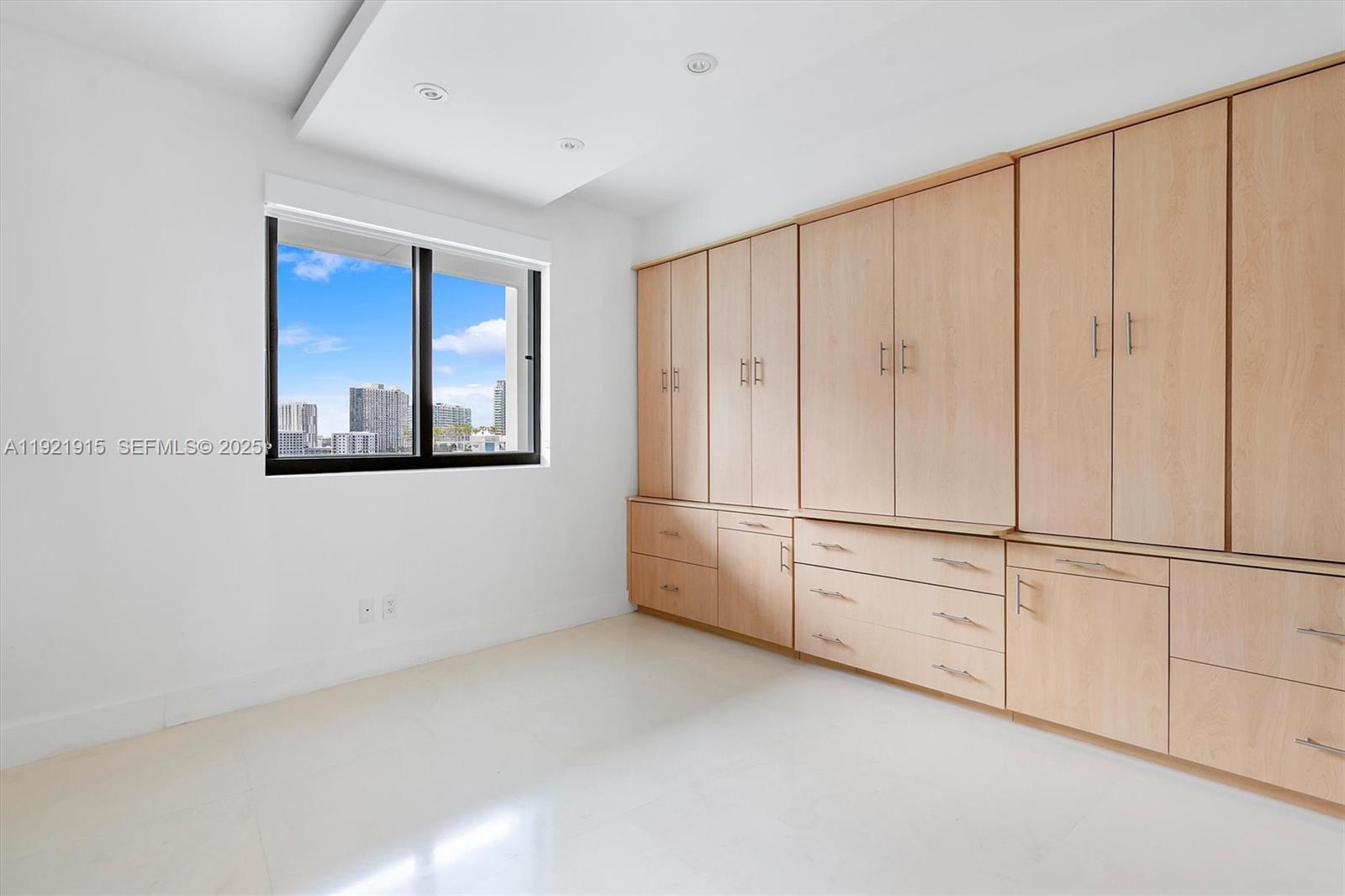 601 NE 36th St #1310 Miami, FL 33137