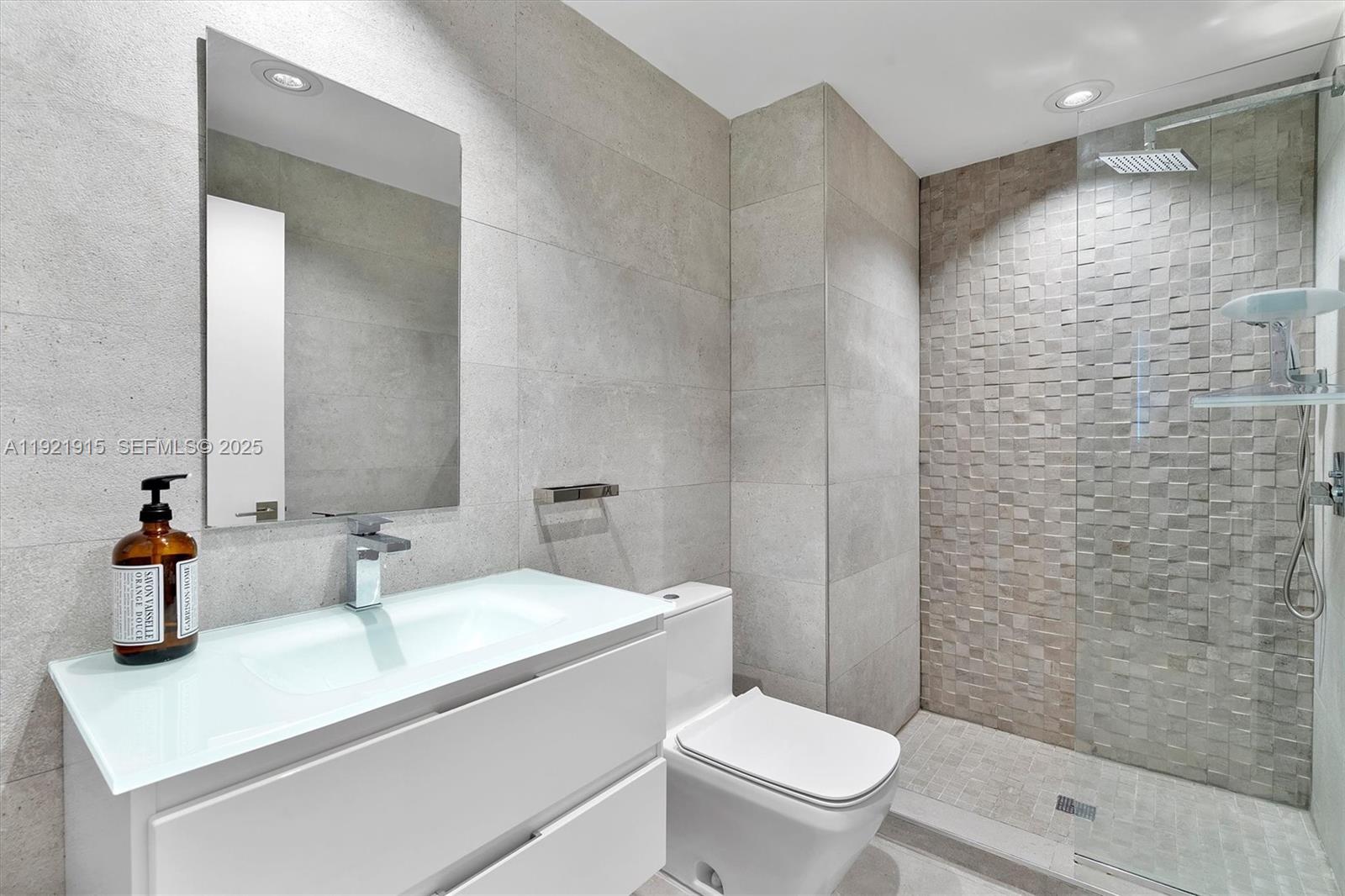 601 NE 36th St #1310 Miami, FL 33137