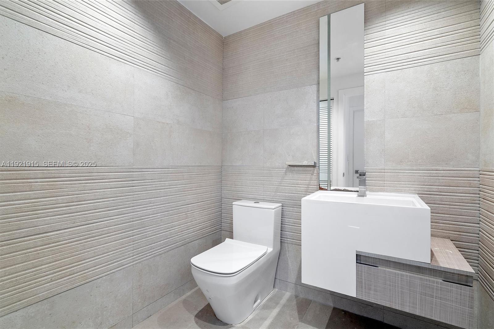 601 NE 36th St #1310 Miami, FL 33137