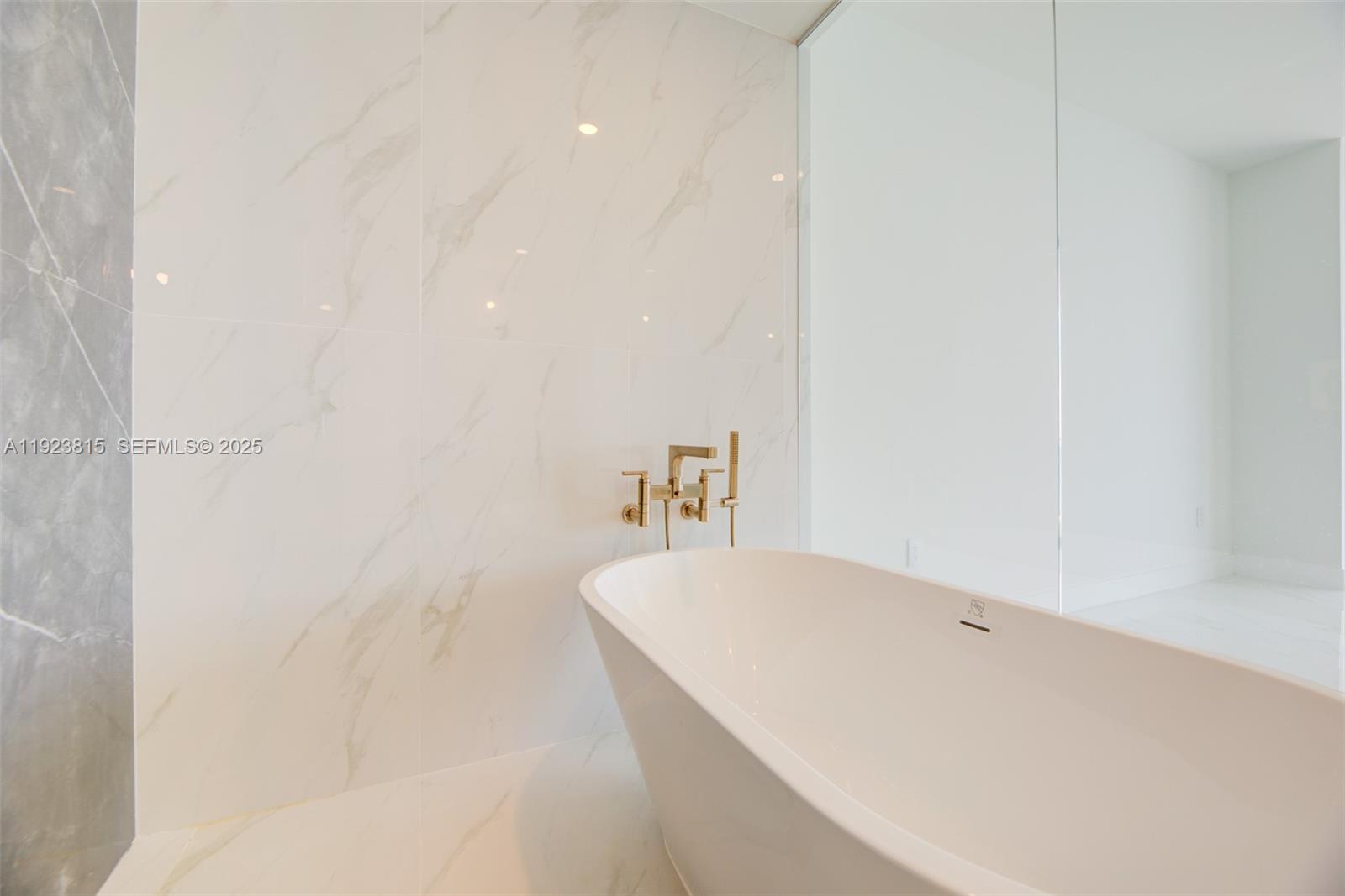 700 NE 24th St #903 Miami, FL 33137