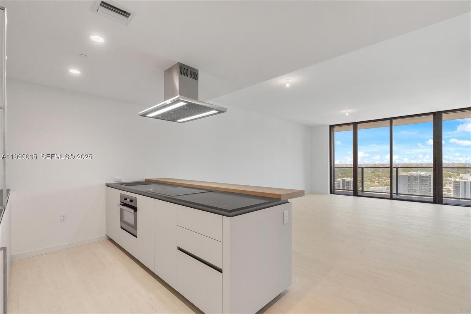 1000 Brickell Plz #3310 Miami, FL 33131