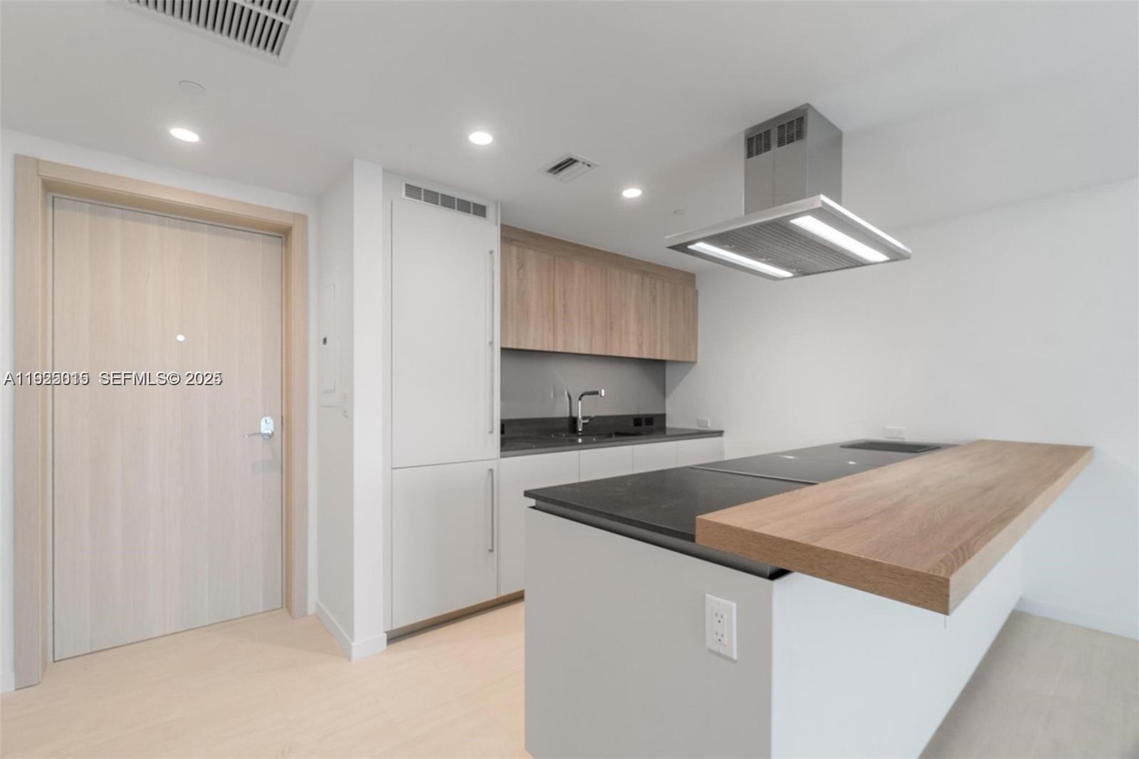 1000 Brickell Plz #3310 Miami, FL 33131