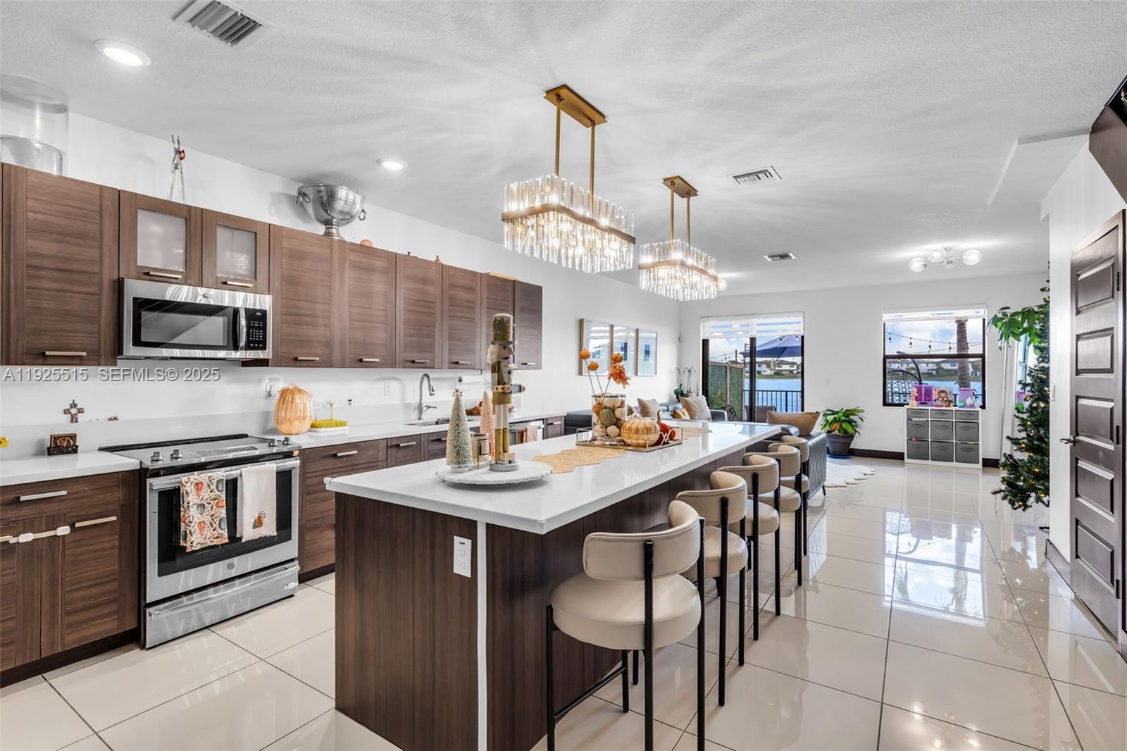 9114 NW 158th St Miami Lakes, FL 33018