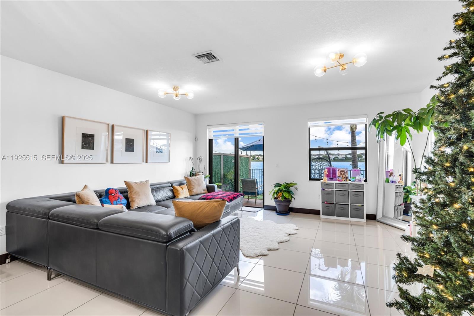 9114 NW 158th St Miami Lakes, FL 33018