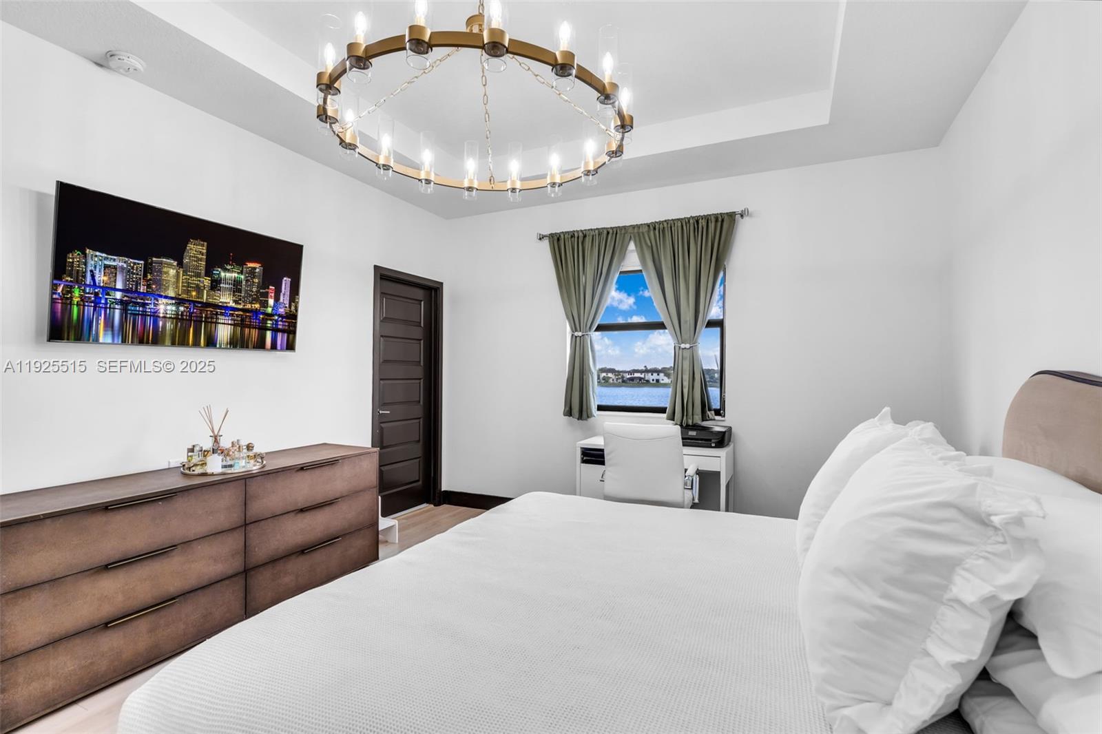 9114 NW 158th St Miami Lakes, FL 33018