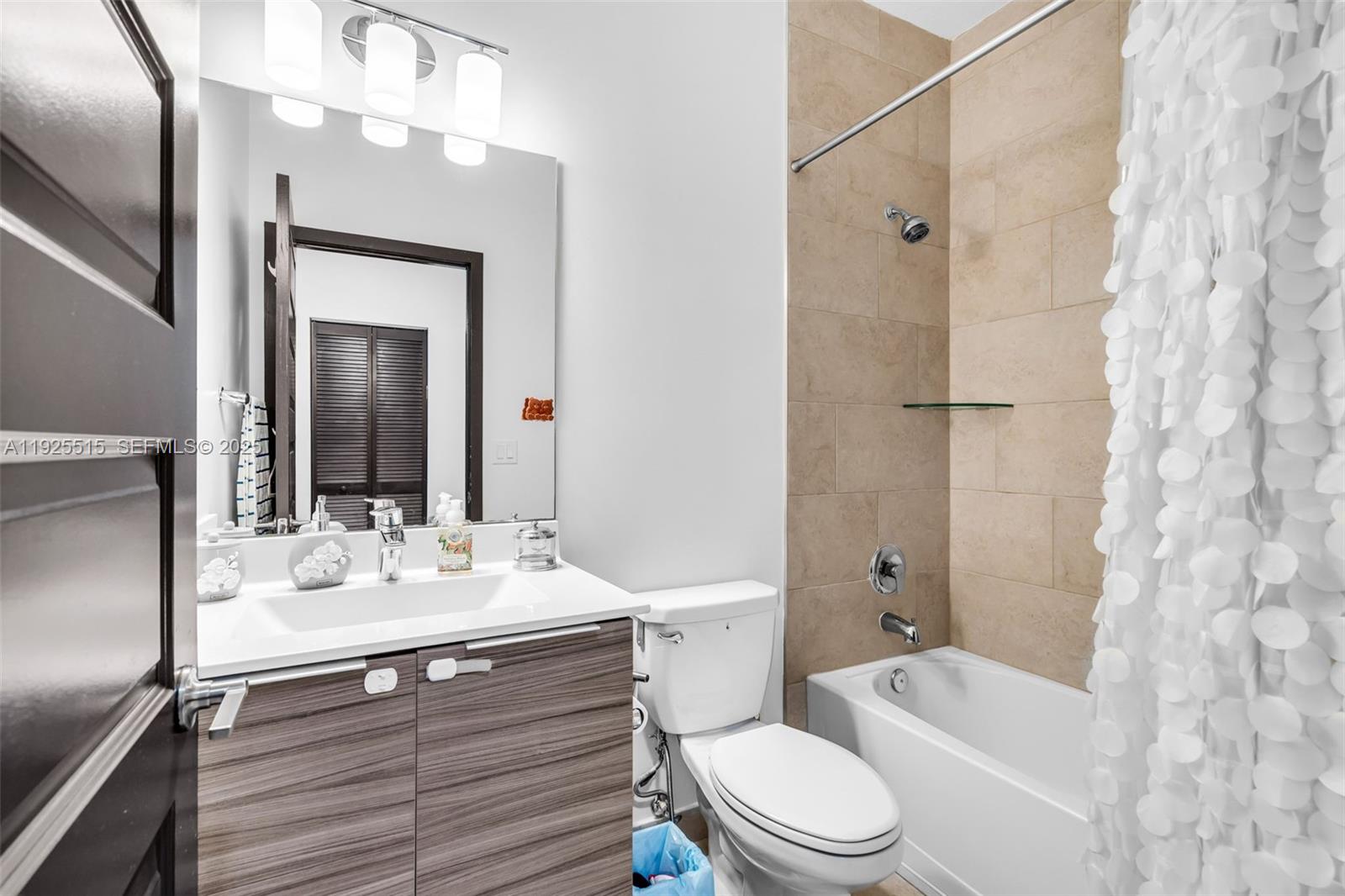 9114 NW 158th St Miami Lakes, FL 33018