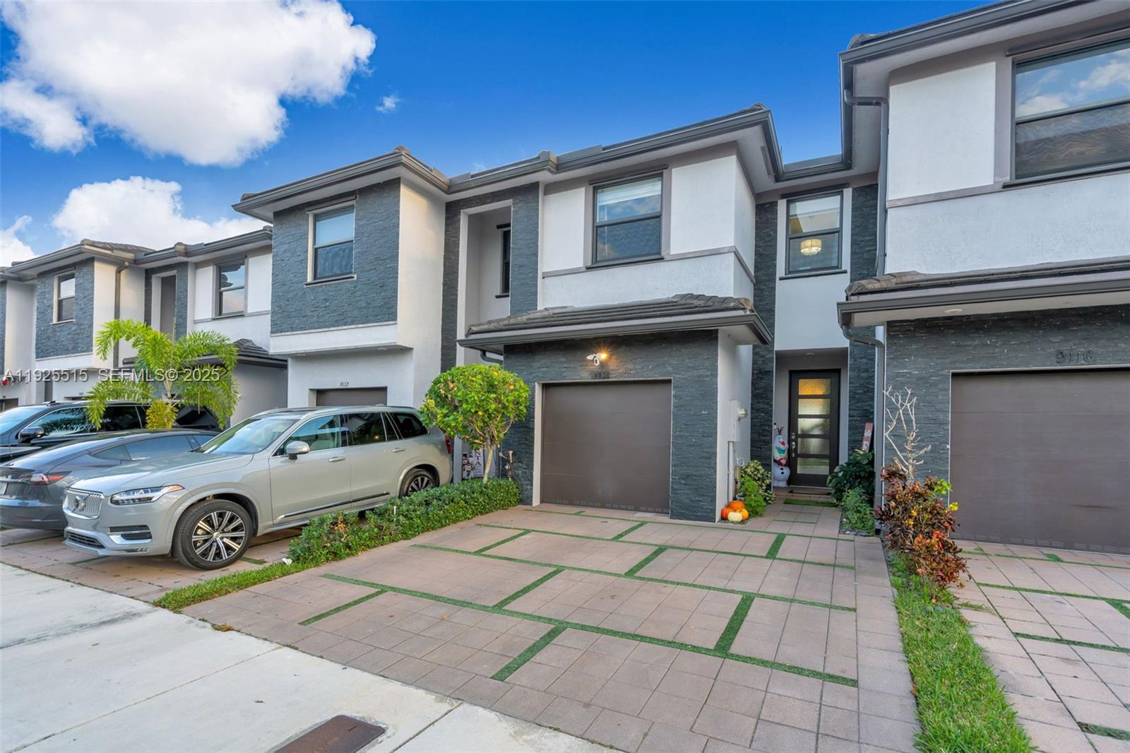 9114 NW 158th St Miami Lakes, FL 33018