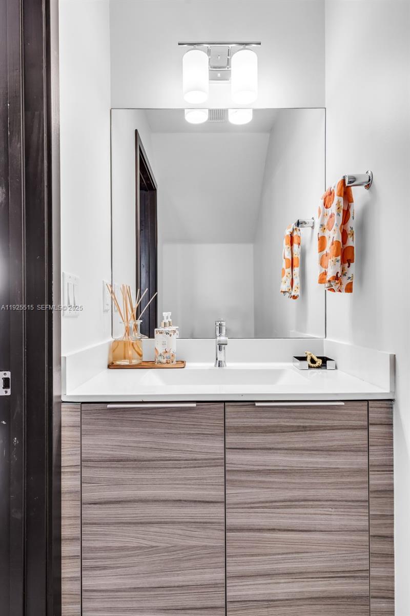 9114 NW 158th St Miami Lakes, FL 33018