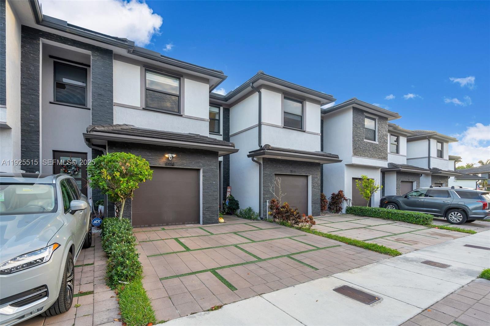 9114 NW 158th St Miami Lakes, FL 33018